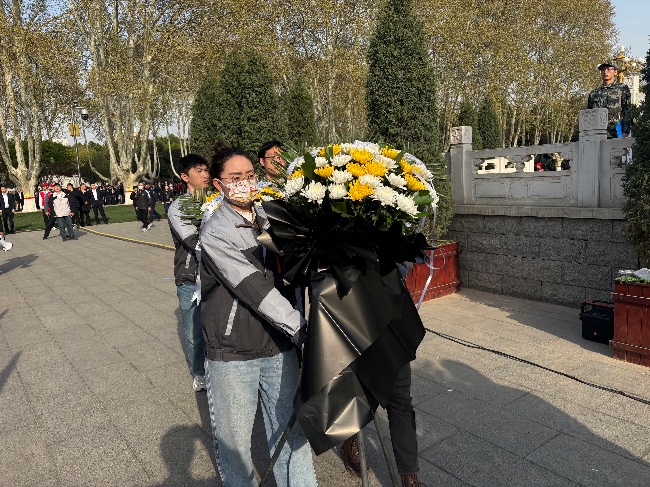 【清明祭英烈，初心永传承】-敬献花篮、齐唱国歌并默哀（2025.4.3）